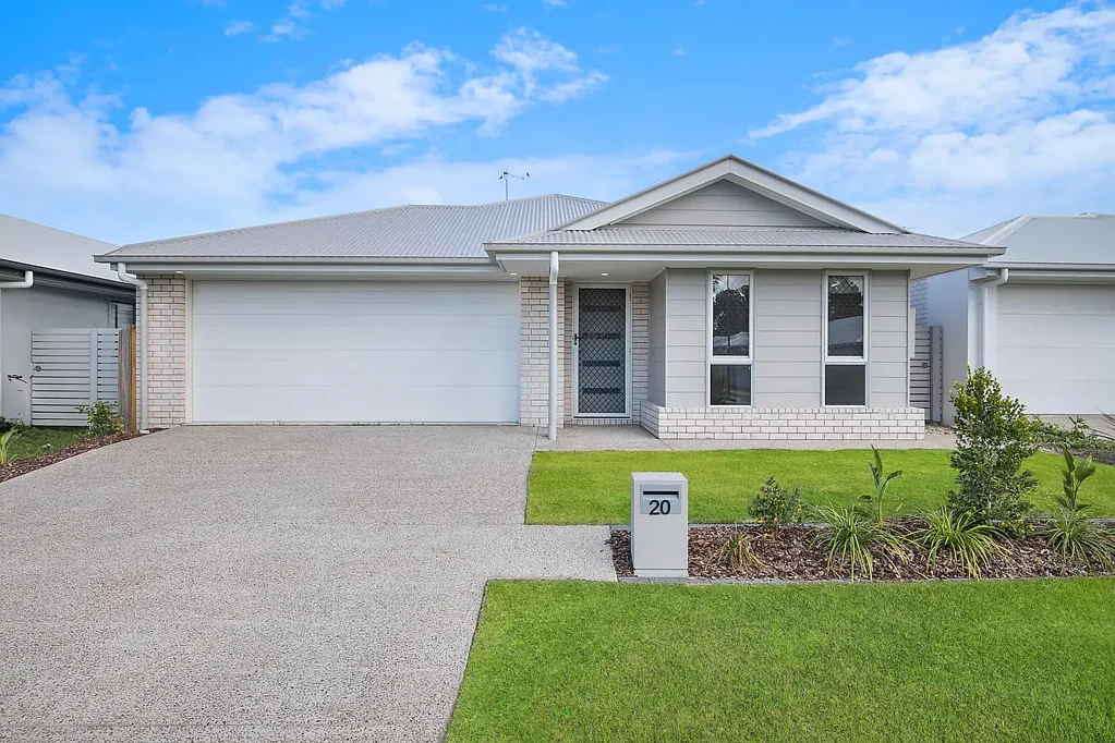 STILL NEW FAMILY 4 BEDROOM HOME - IN THE BRAND NEW AVALINE ESTATE