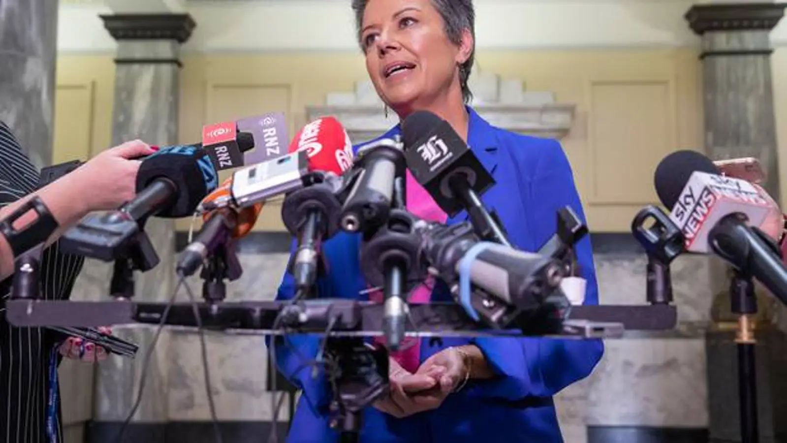 周一见！“应对总理严加调查！” Paula Bennett评工党性侵案……