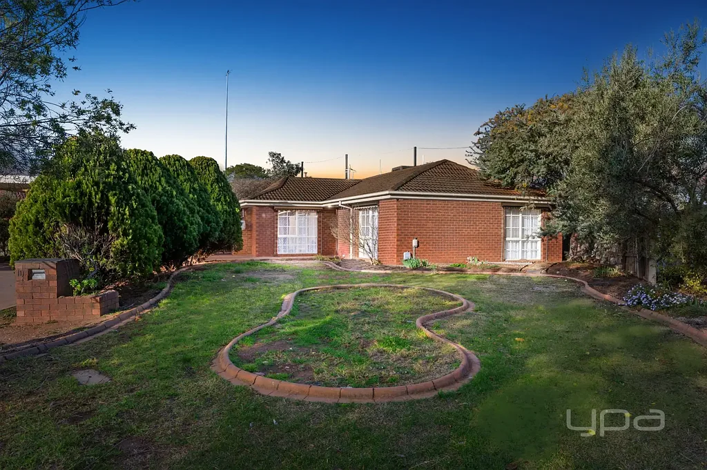 Melton West 3ਬੈੱਡਰੂਮ BEAUTIFUL HOME, IN A FIRST-CLASS LOCATION, ON A MASSIVE BLOCK