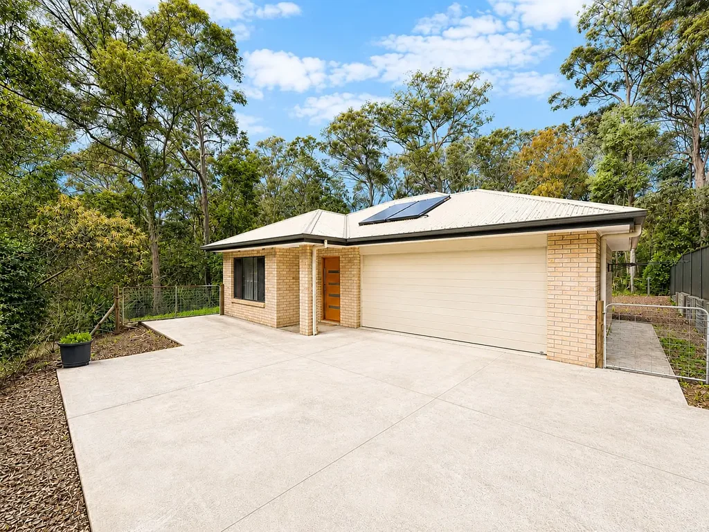Modern Comfort Meets Peaceful Bushland Living