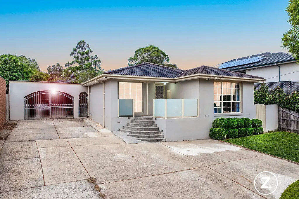 Wheelers Hill 4침실 Elegant Family Haven with Breathtaking Views in Prime Wheelers Hill Locale