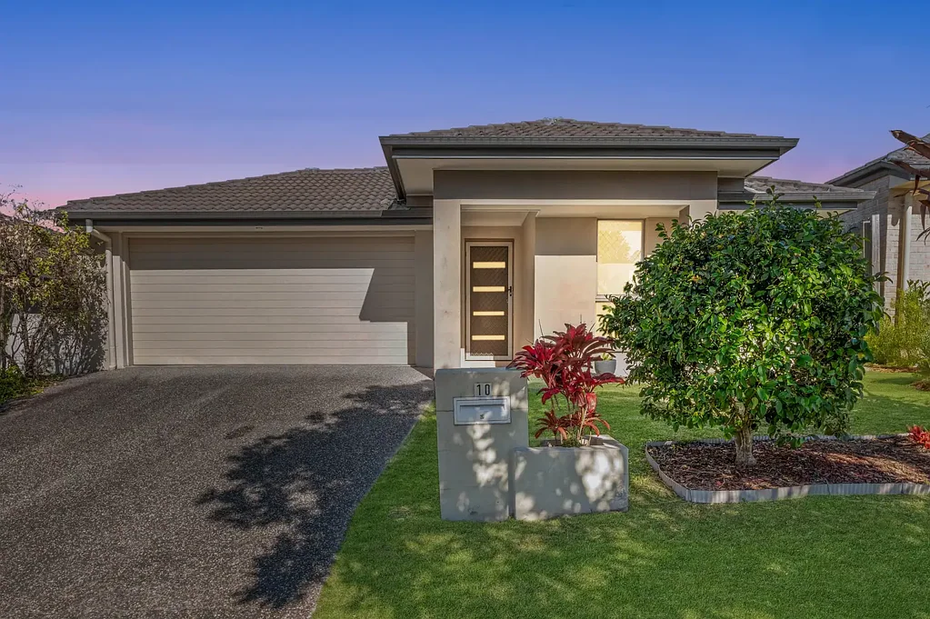 Bray Park 4 Bedroom Modern family home in a peaceful, family-friendly neighbourhood!