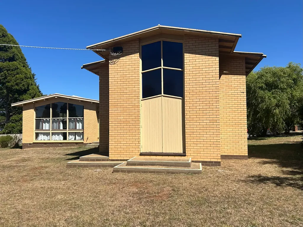 Trentham 1 Bedroom Expression of Interest. Unique Property with Great Potential in Trentham. Offers Closing Friday