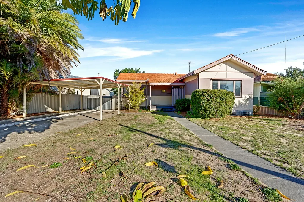 Charming Carey Park home with powered shed & double carport