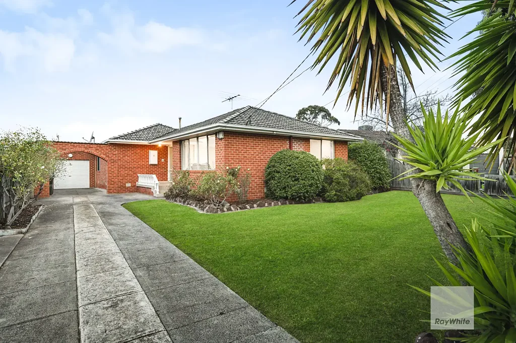 Gladstone Park 3침실 Ideal First Home in a Prime Court Location