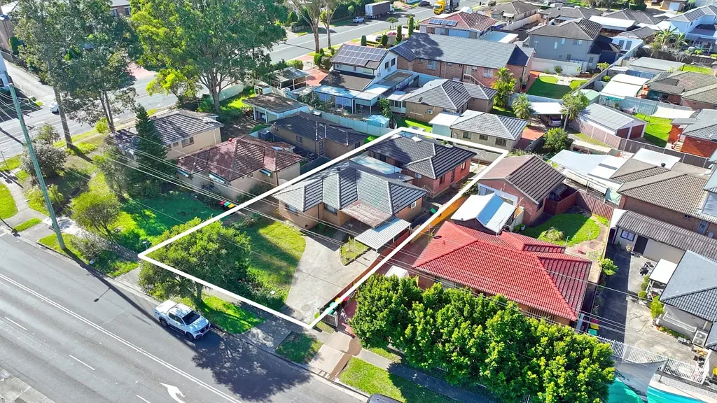 Green Valley 6ਬੈੱਡਰੂਮ Dual Income Opportunity – Spacious Family Home with Modern 3 Bedroom Granny Flat