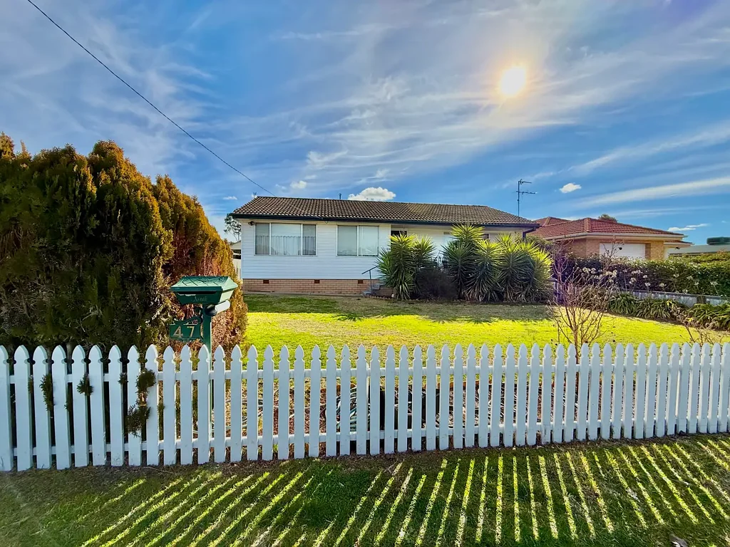 47 Binalong Street, Young, NSW 2594