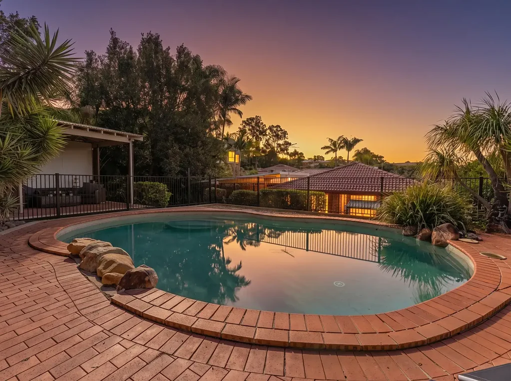 Arana Hills 5房 精美翻新的家庭港湾，尽享度假村式娱乐 Beautifully Renovated Family Sanctuary with Resort-Style Entertaining