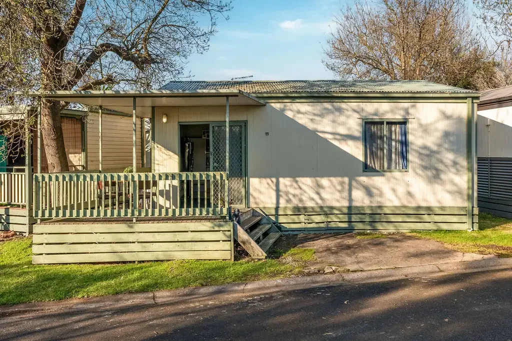 Dromana 2房 Dromana度假屋 两大卧室 室内外泳池 网球场 游戏室 无需维护 Affordable Living on the Mornington Peninsula
