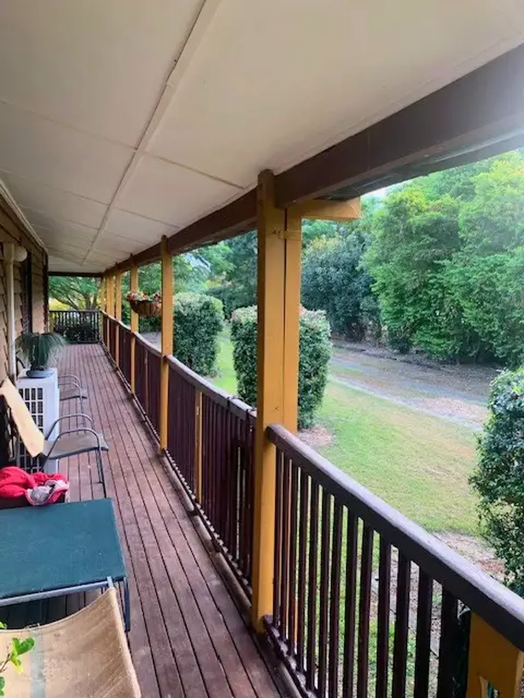 One Mile 3 Bedroom 7 ACRES, TOWN WATER, 10 MINS TO COLES!