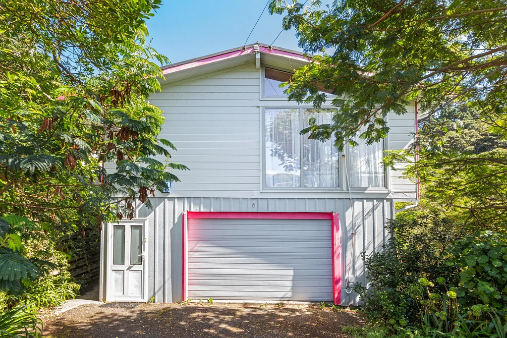 Pukerua Bay 4房  Deceased Estate Must Be Sold Endless Potential