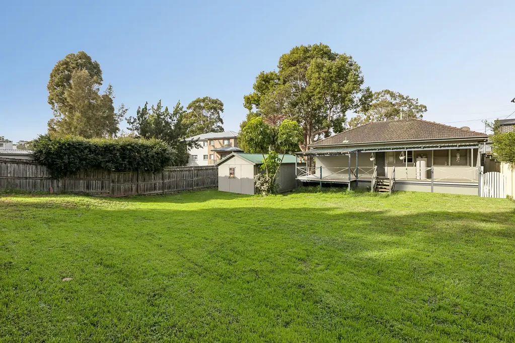 Baulkham Hills 3Habitaciones Level Block within Desirable LMR Zoning