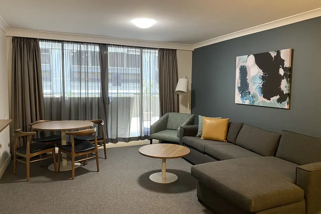 Large One bedroom perfectly located in Chatswood include bill