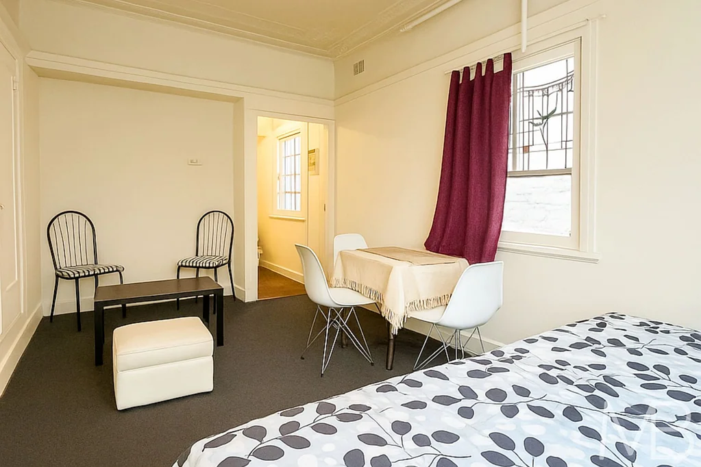 Furnished Studio With Private Kitchenette In Convenient Location