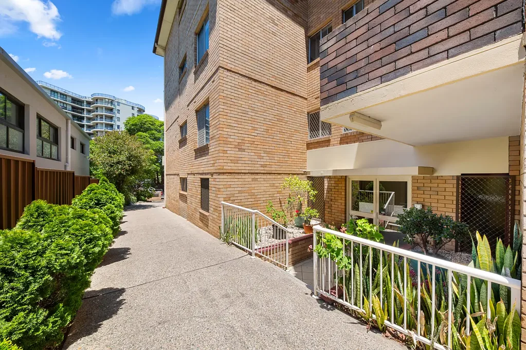 Rockdale 2 Slaapkamer Spacious 2 Bedroom 2 Balcony Apartment in a Great Location.                       First Time Offered for Sale in 27 Years