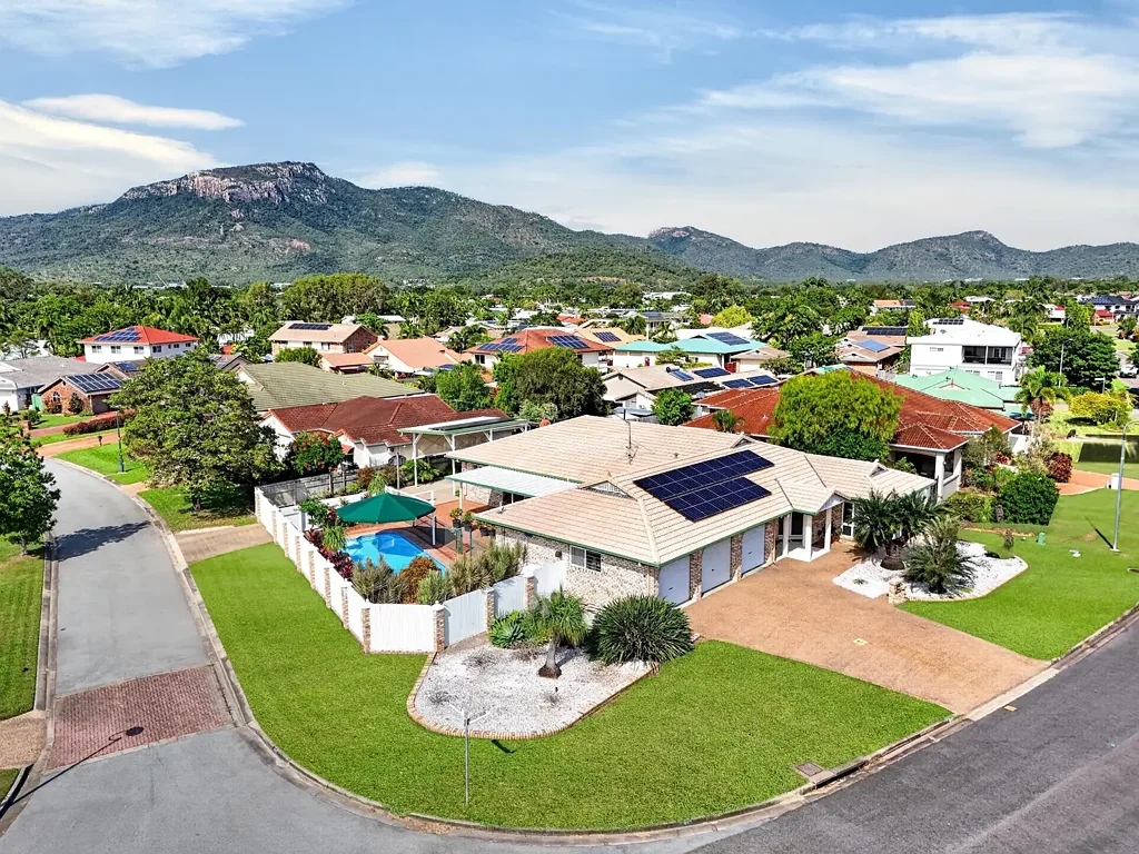 Annandale 5房  The Ultimate Family Lifestyle Home on a Corner Block