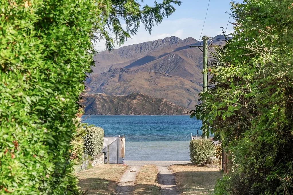 Wanaka 3ਬੈੱਡਰੂਮ A Rare Subdivisible Opportunity in Bremner Bay