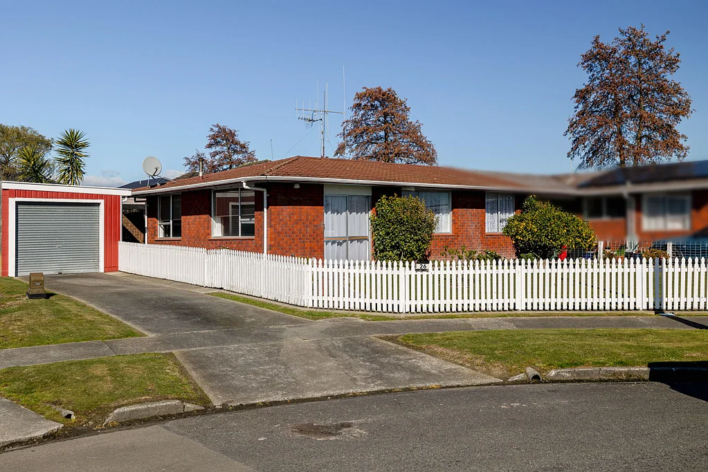 Takaro 2 Bedroom Brick, Bright & Ready for You!