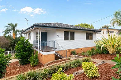 Mansfield 3ਬੈੱਡਰੂਮ Mountain Views in the Mansfield State High School Catchment