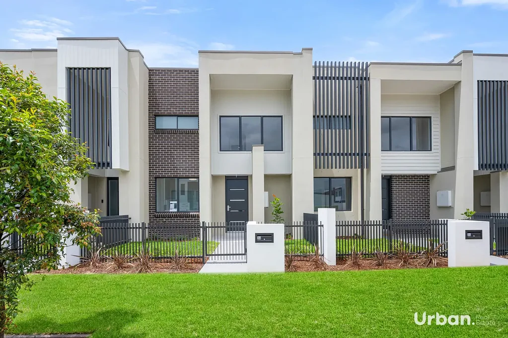 Oran Park 4બેડરૂમ Brand New Luxury Living in the Heart of Oran Park. Secure with 5% Deposit Balance on Completion.