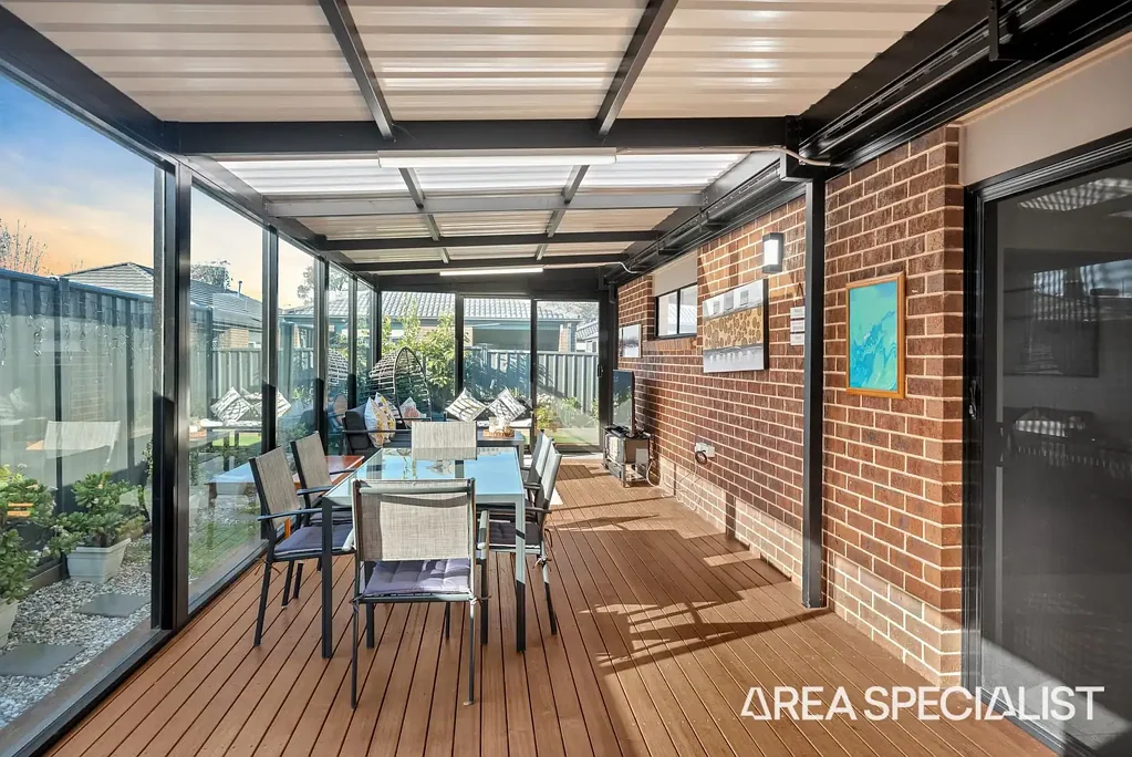 Harkness 4침실 THE BRIEF: BEAUTIFULL HOME WITH ENCLOSED OUTDOOR
