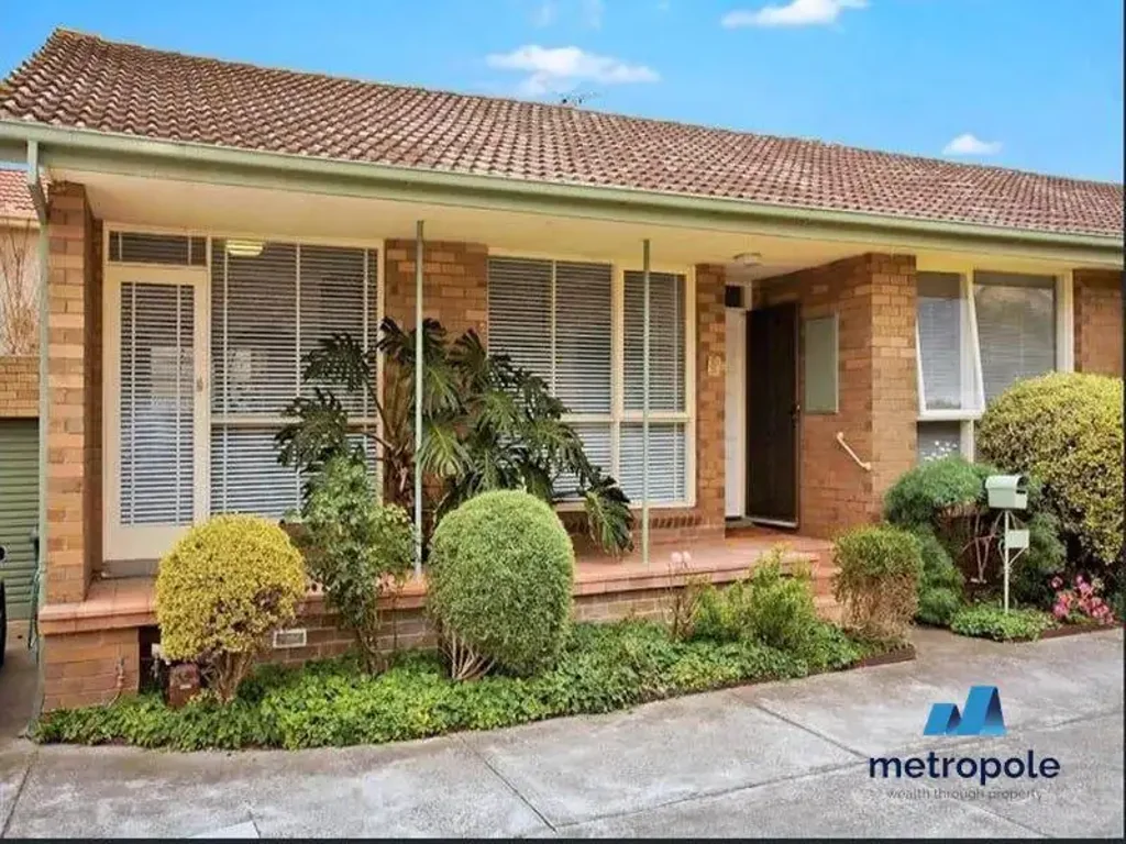 STUNNING BAYSIDE VILLA UNIT
