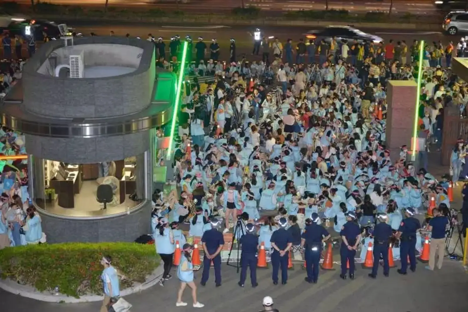 检查你的机票！SFO取消飞国内航班旧金山旅客滞留不知归期！影响数十万人…