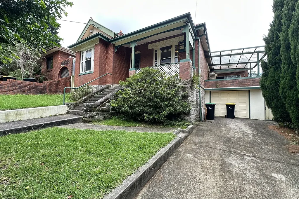 Spacious 3-Bedroom Home on Mabel Street!