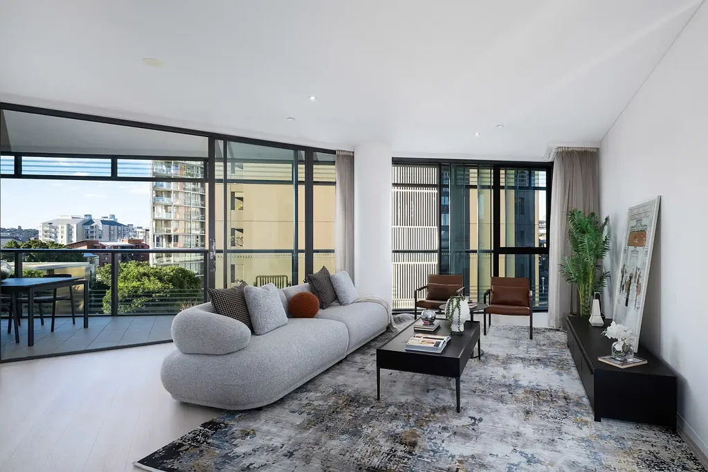 Pyrmont 3房 Jacksons Landing 备受赞誉的“Sugar Dock”中，181平方米豪宅般的奢华 181sqm of House-Sized Luxury in Jacksons Landing's Acclaimed "Sugar Dock"
