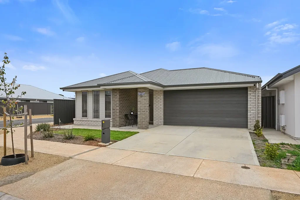 Andrews Farm 4房  Modern Four-Bedroom Home Designed for Easy Living