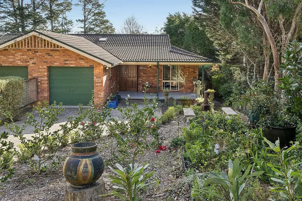 Leura 3房  Auction On-Site Saturday 26 September - 3.30pm