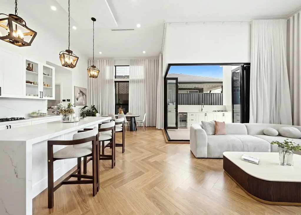 Oakville 5房 您的梦想之家正等待着您 Your Dream Family Home Awaits
