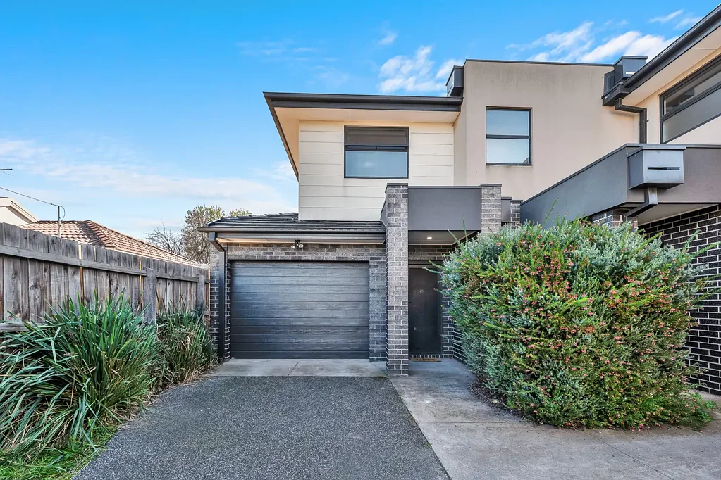 Airport West 2 Bedroom Modern Living with Private Courtyard