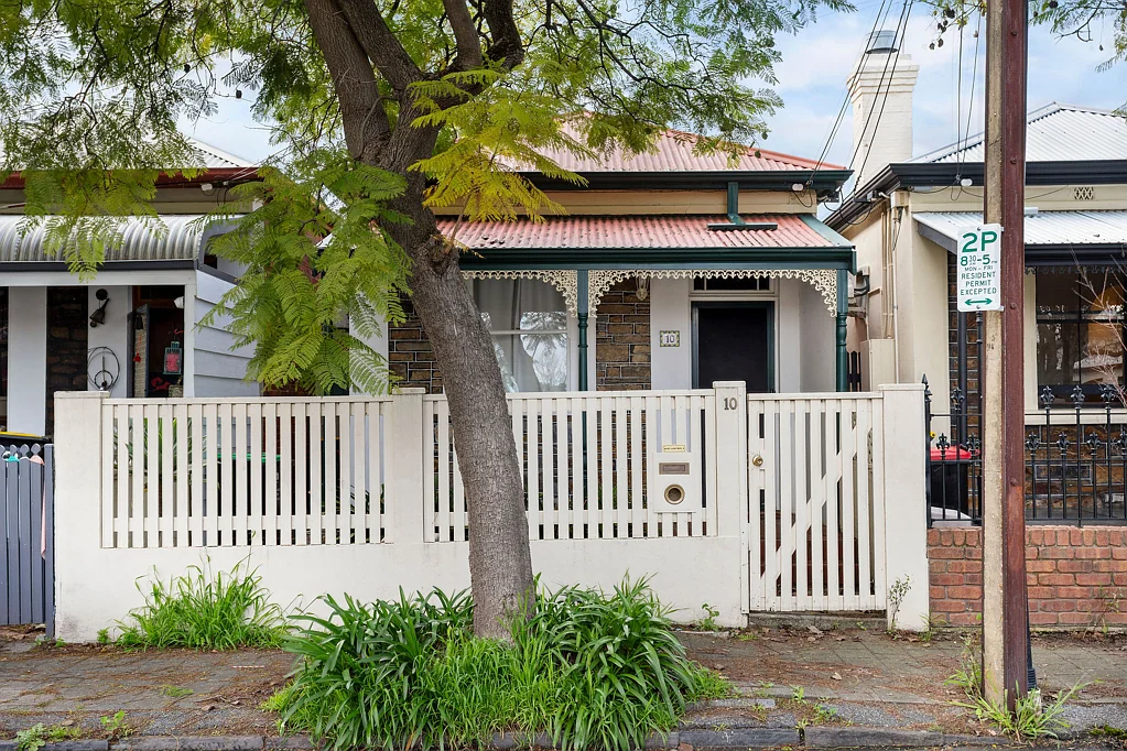 Charming Bluestone Cottage in Sought-After Beulah Park