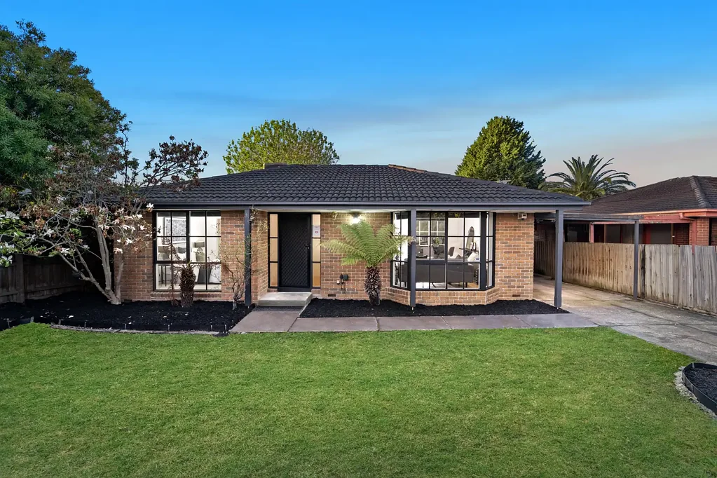 Rowville 3房  Timeless Home with Council-Approved Dual Occupancy Plans