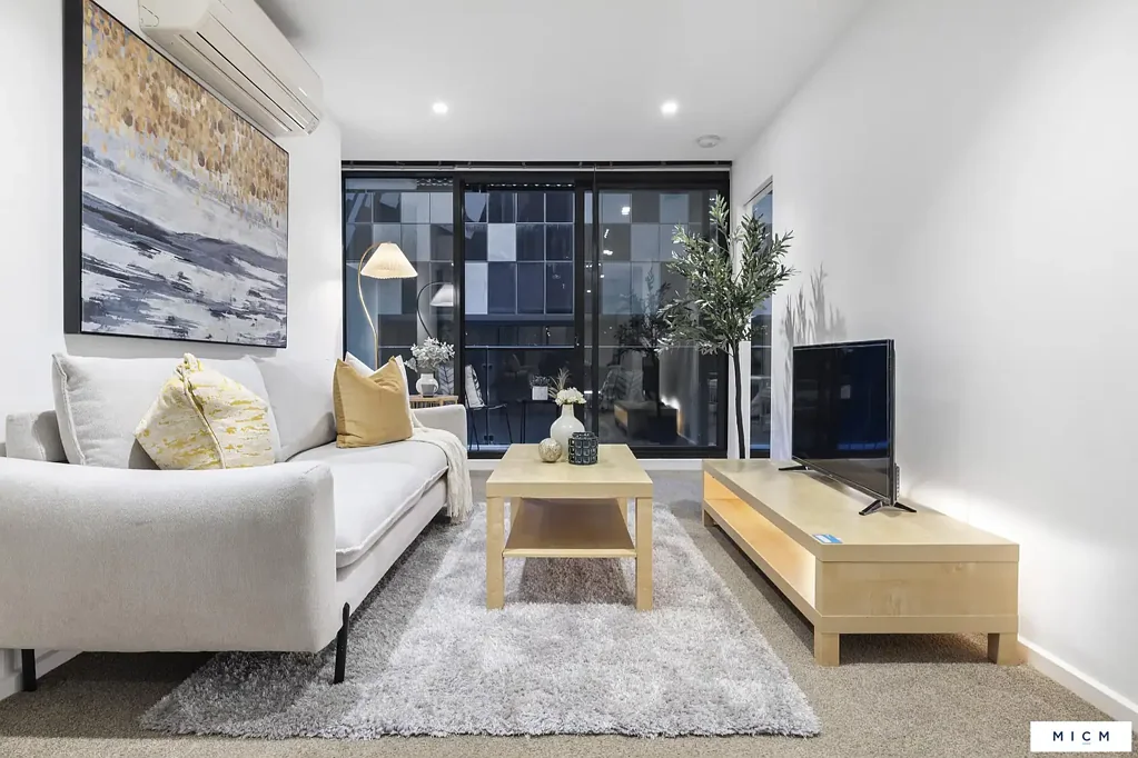 Melbourne 2 Bedroom Boutique Lower-Level Retreat in the Heart of the City