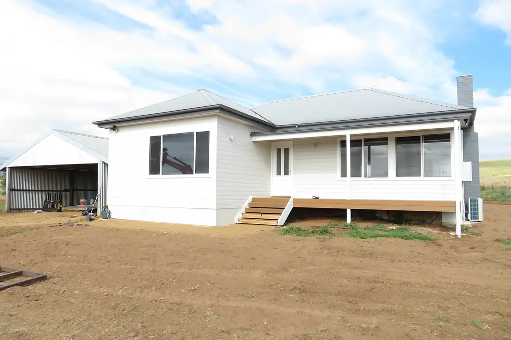GORGEOUS RENOVATED PROPERTY WITH STUNNING VIEWS!