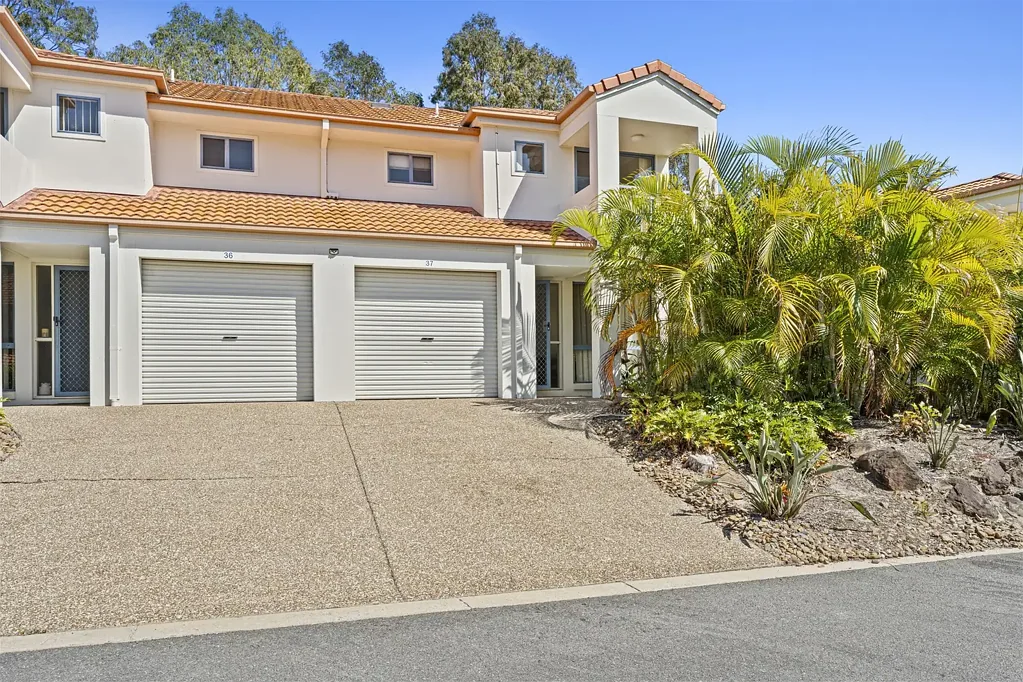 37/2 Studio Drive, Pacific Pines, QLD 4211