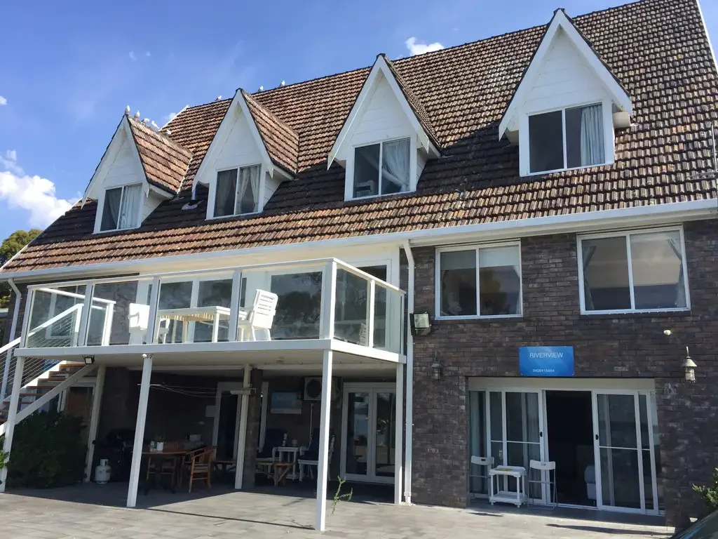 Waterfront, Fully furnished 1 Bedroom unit- Utilities included