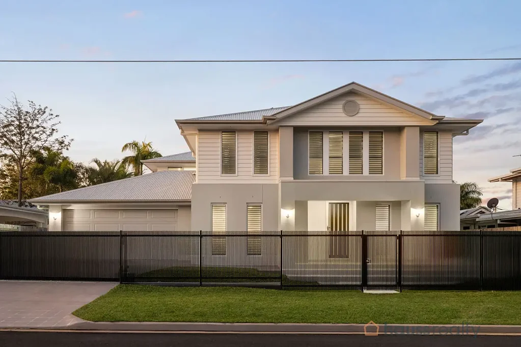 Graceville 4 Bedroom Sophisticated Near-New Home in Prime Graceville Location