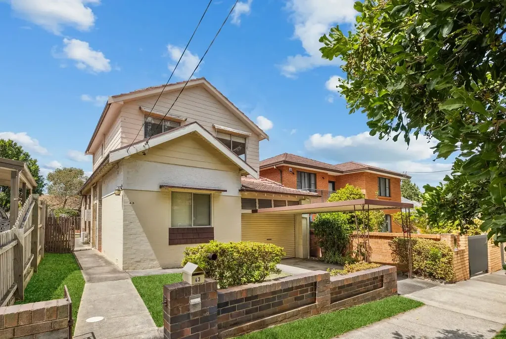 CLASSIC FAMILY HOME IN AN UNBEATABLE LOCATION