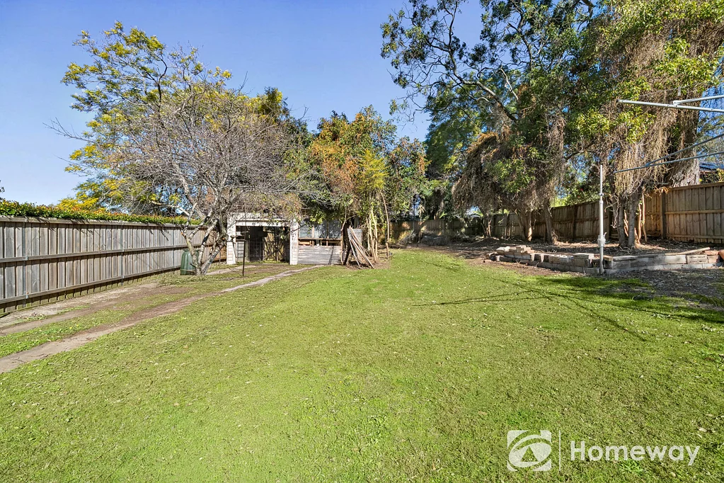 West Pennant Hills 3બેડરૂમ A Rare 872.6sqm Opportunity with Options to Renovate or Rebuild