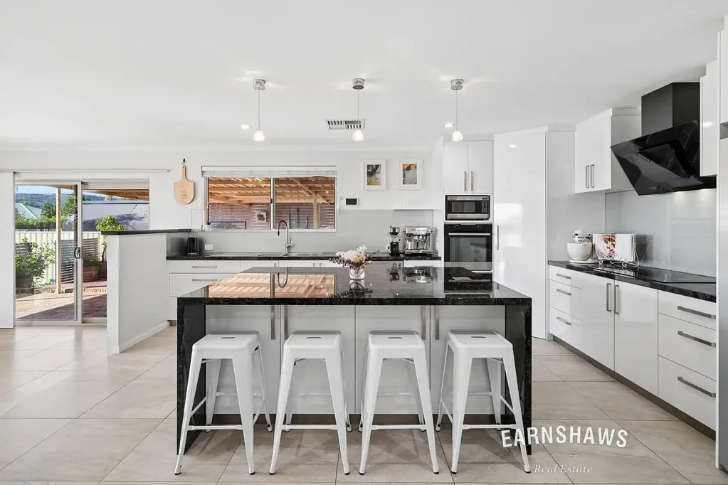 Jane Brook 4Kwarto Elevated Family Living