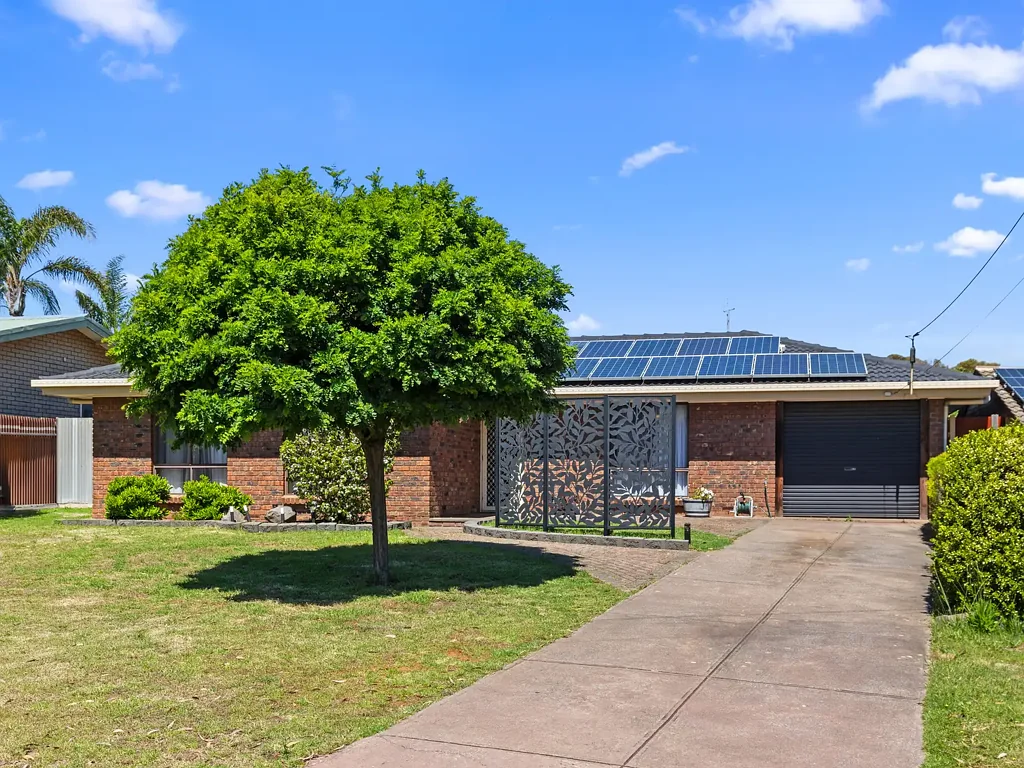 Morphett Vale 4Zimmer Spacious Family Home with Multiple Living Areas and Entertaining Appeal