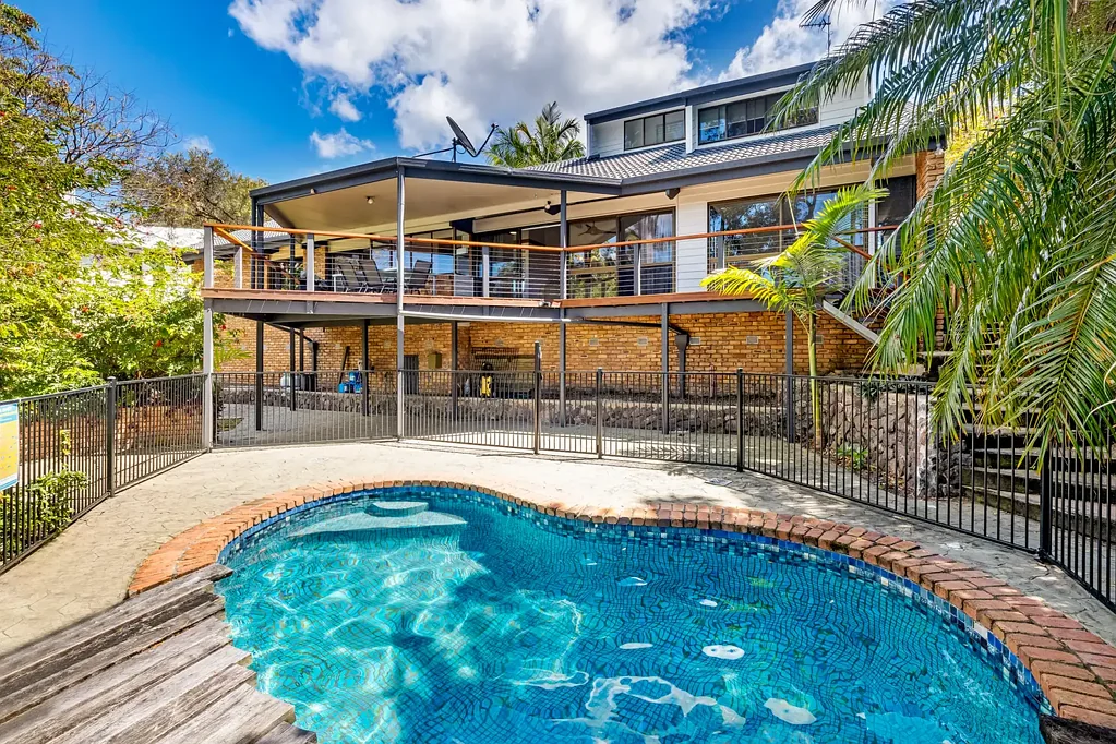 Bli Bli 4Zimmer *** VIEWS GALORE! POOL & SOLAR & MUCH MORE!! SPRING INTO SUMMER WITH SENSATIONAL FRESHWATER POOL***