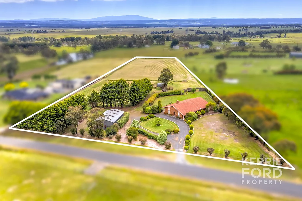 Hazelwood North 4ห้องนอน Charming Split-Level Family Home on 5 Acres