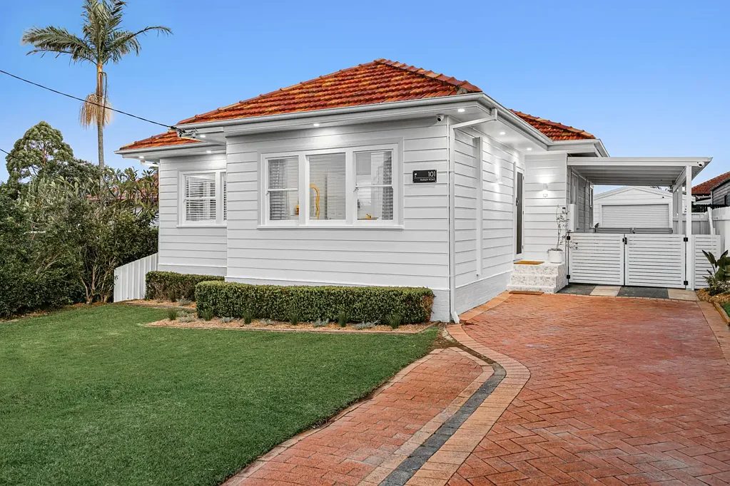 Charlestown 3ห้องนอน Crisp Coastal Vibes Paired with Big Yard and Modern Renovation