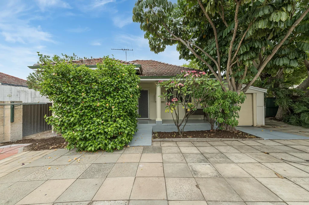 LEASED BY RAY WHITE INNER NORTH