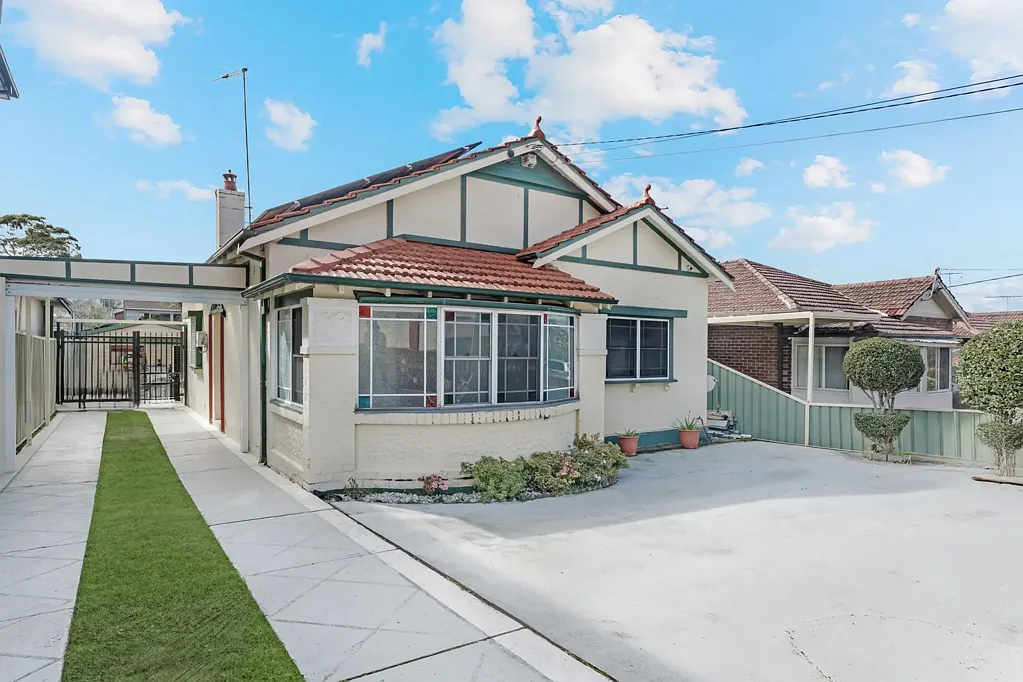 South Hurstville 3침실 Beautifully Renovated Family Home in Prime South Hurstville Location