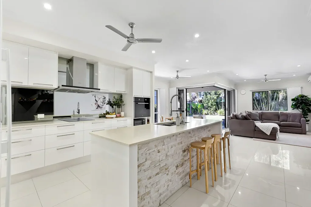 Ooralea 4房  Modern Family Living with Space, Style & Thoughtful Design